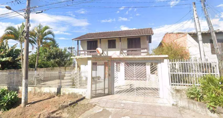 Sobrado em boa localização, com edícula e pátio murado
