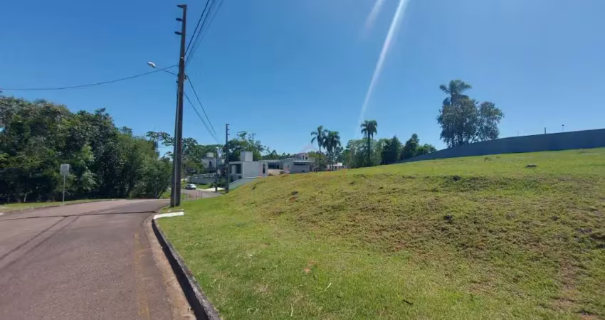 Terreno em condomínio fechado: golden village quadra a
