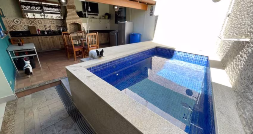 Casa duplex 3 suítes, piscina, espaço Gourmet à venda no Bairro São Judas Tadeu - Guarapari ES.
