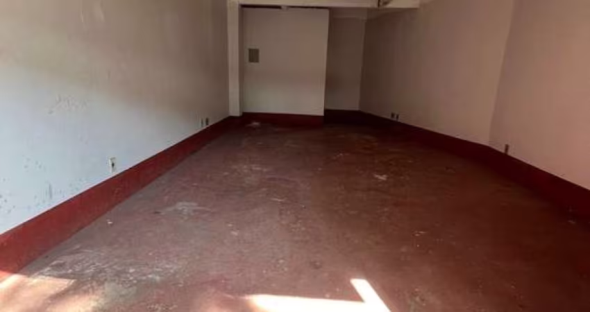 Vende-se loja em Guarapari, na Praia do Morro, 400 m da praia, térreo, nunca usada.
