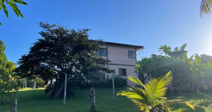 Sítio à venda com 16 mil m² de área, casa sede lidíssima e aconchegante, Meaípe, Guarapari ES.