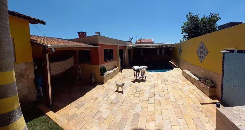 Casa em Tatuí (4 quartos, piscina)