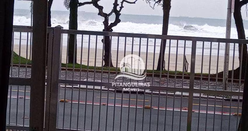 Apartamento de 3 quartos frente ao Mar na Praia das Pitangueiras.