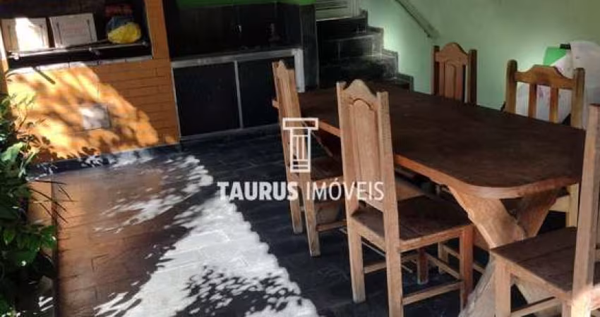 Casa 6 quartos, 250 m², à venda por R$880.000