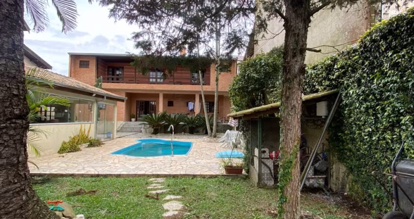 Sobrado com 03 suítes e piscina no jardim das américas