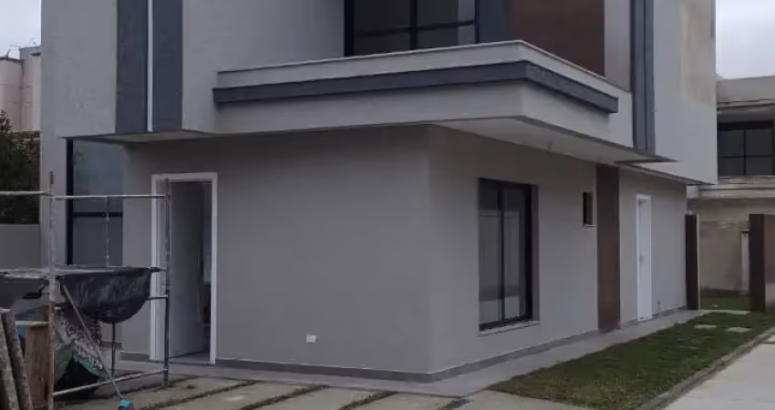 Sobrado novo em condominio - amplo quintal  e 03 suites - portao