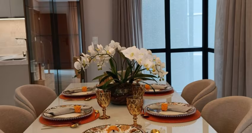 Sobrado novo mobiliado e decorado - Água Verde Curitiba