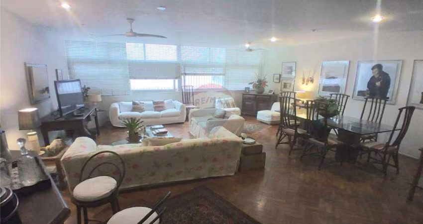 Lindo apartamento de 3 quartos, com quintal no Leblon