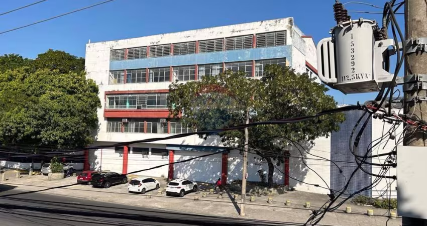 TERRENO COM EDIFICAÇÃO