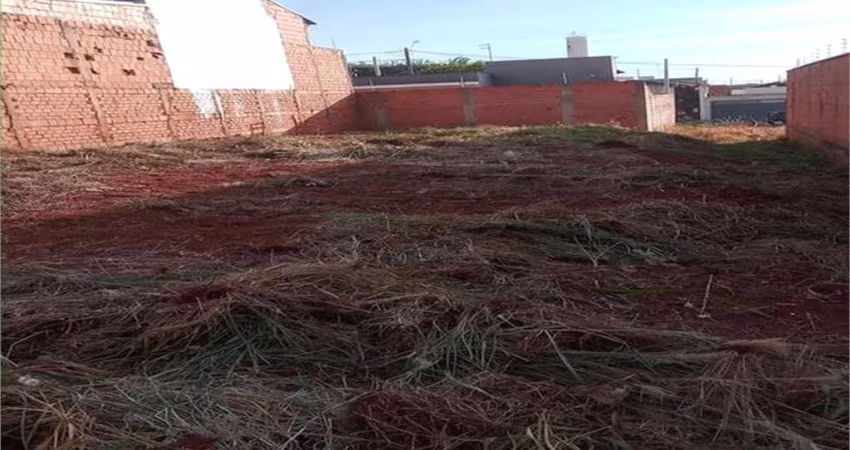 Terreno à venda em Jardim Grajaú - SP