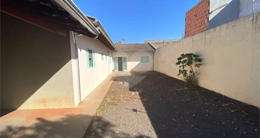 Casa com 3 quartos à venda em Jardim Maria Luiza Iv - SP