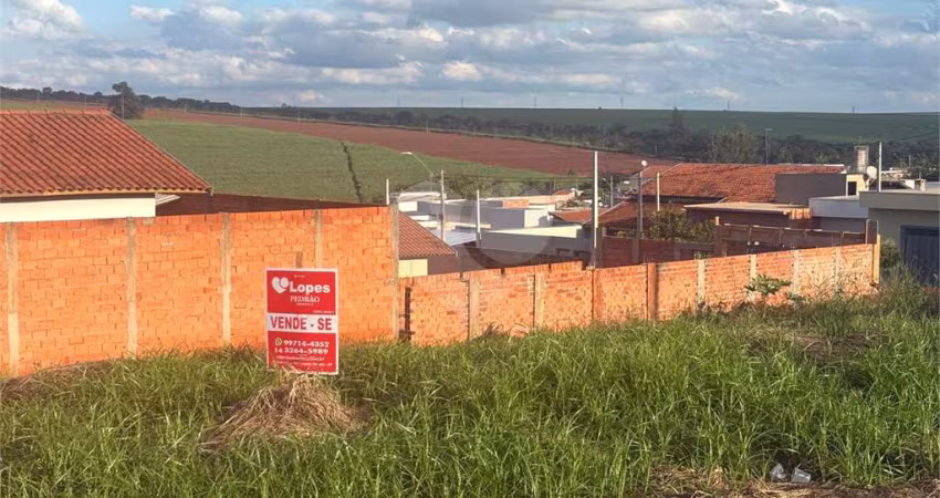Terreno à venda em Jardim Grajaú - SP