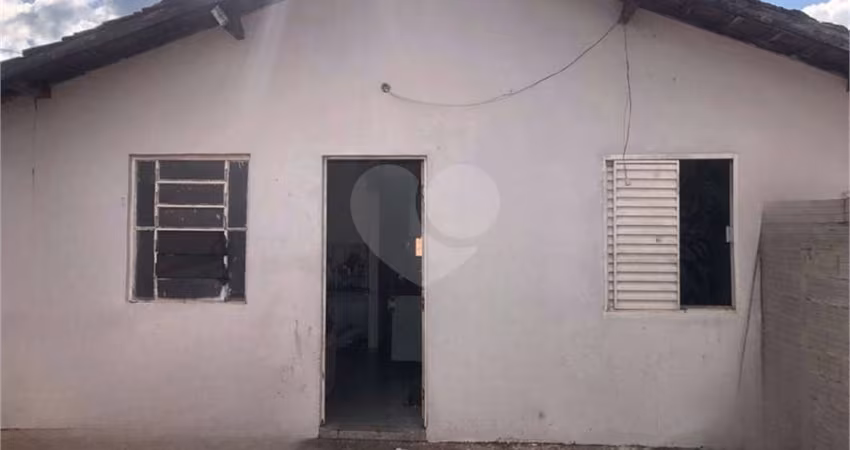 Casa com 2 quartos à venda em Conjunto Habitacional Maestro Júlio Ferrari - SP