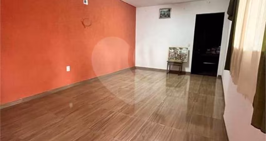 Casa com 3 quartos à venda em Vila Santa Cecília - SP