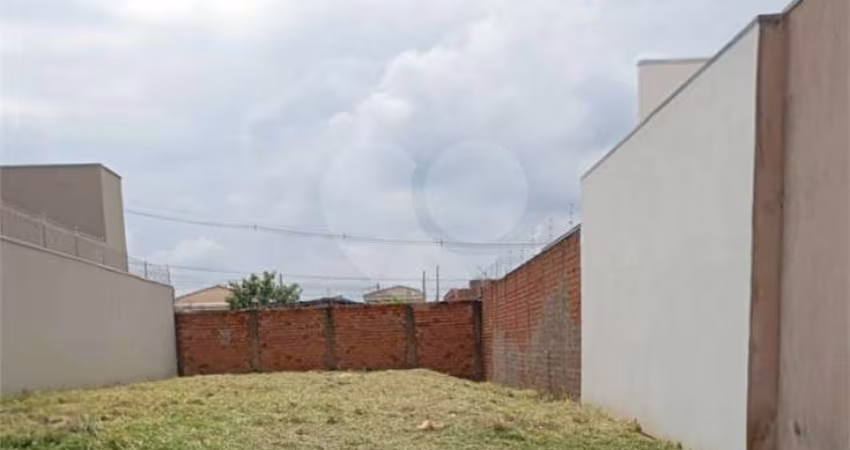 Terreno à venda em Jardim Grajaú - SP