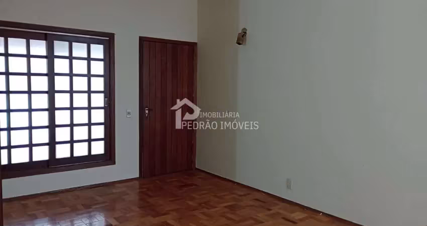 Casa com 3 quartos para alugar na Vila Mamedina, Lençóis Paulista 
