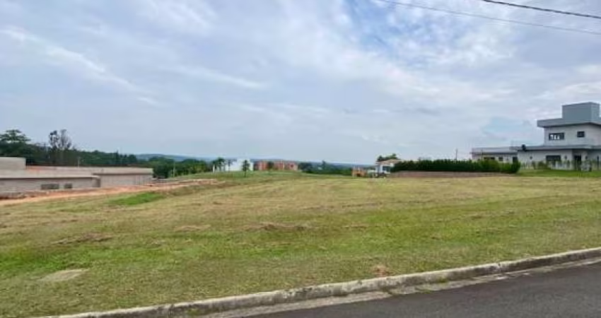 Lote com ótima topografia no condomínio Jardins dos Golfe