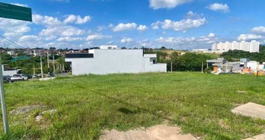 Lote de esquina em condomínio