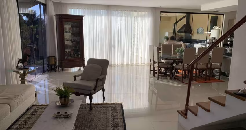 SOBRADO PLANEJADO EM CONDOMÍNIO COM 4 SUITES EM INDAIATUBA