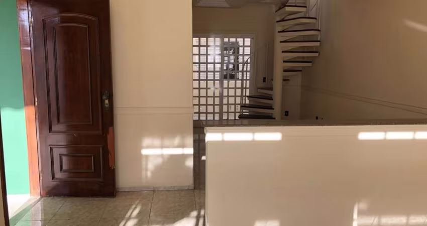 Casa para venda em Centro de 250.00m² com 4 Quartos, 1 Suite e 6 Garagens