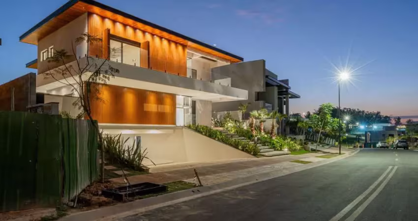 Casa de Condomínio para venda em Parque Villa Dos Pinheiros de 560.00m² com 5 Quartos, 5 Suites e 6 Garagens