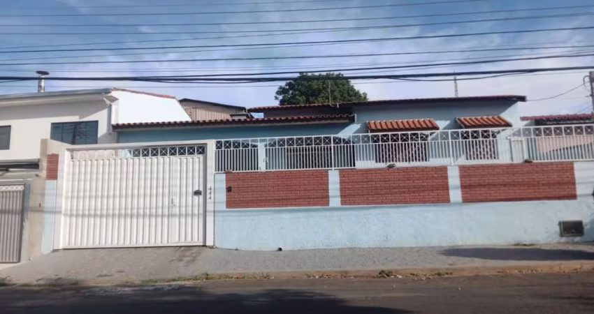 Casa para venda em Jardim Moacyr Arruda de 253.00m² com 4 Quartos, 1 Suite e 4 Garagens