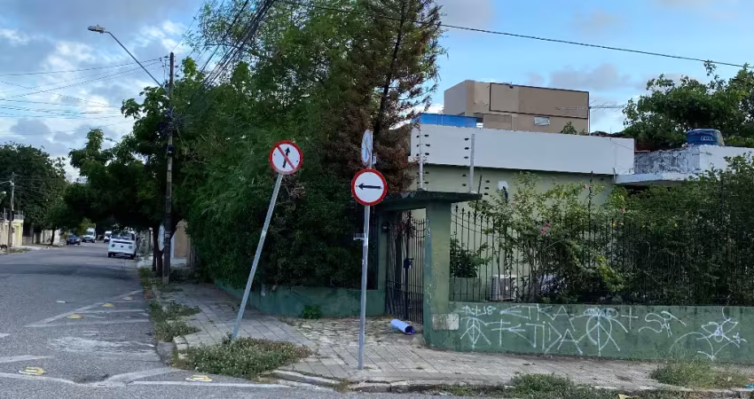 Vende excelente casa com ótima localização no bairr de fátima