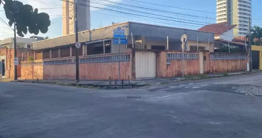 Vende um excelente imóvel com ótima localização no bairro de fátima