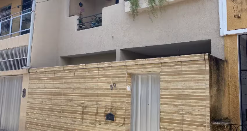 Vende casa duplex em excelente estado de conservação