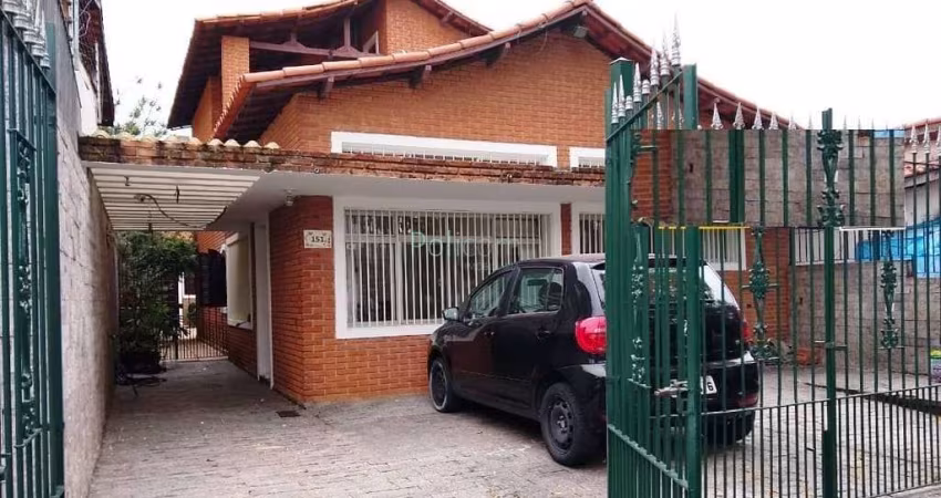 Sobrado de tijolinhos à vista