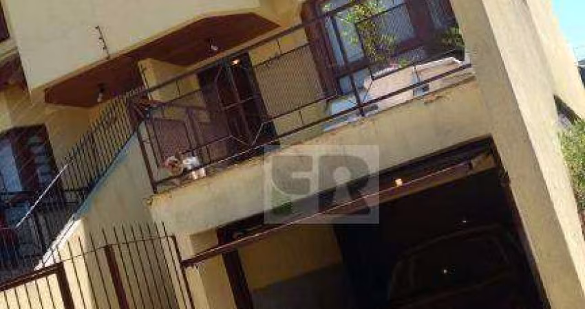 Casa com 3 dormitórios à Venda, 247 m² por R$ 620.000