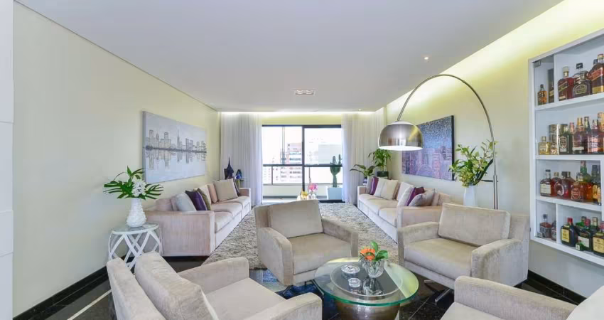 Apartamento tipo para venda com 3 quartos, sendo 1 suíte, 250m²