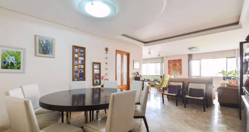 Apartamento tipo para venda com 3 quartos, sendo 1 suíte, 230m²