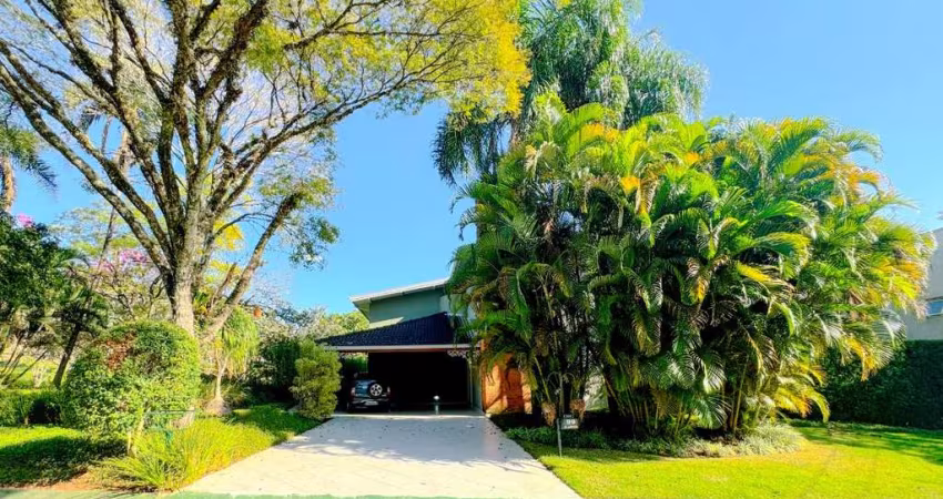 Casa em condomínio para venda com 4 quartos, sendo 3 suítes, 458m²
