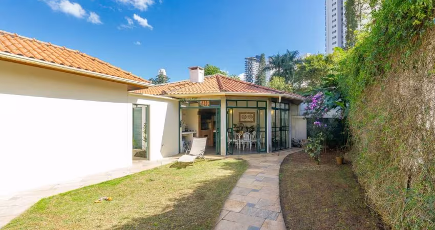 Casa tipo para venda com 3 quartos, sendo 1 suíte, 288m²