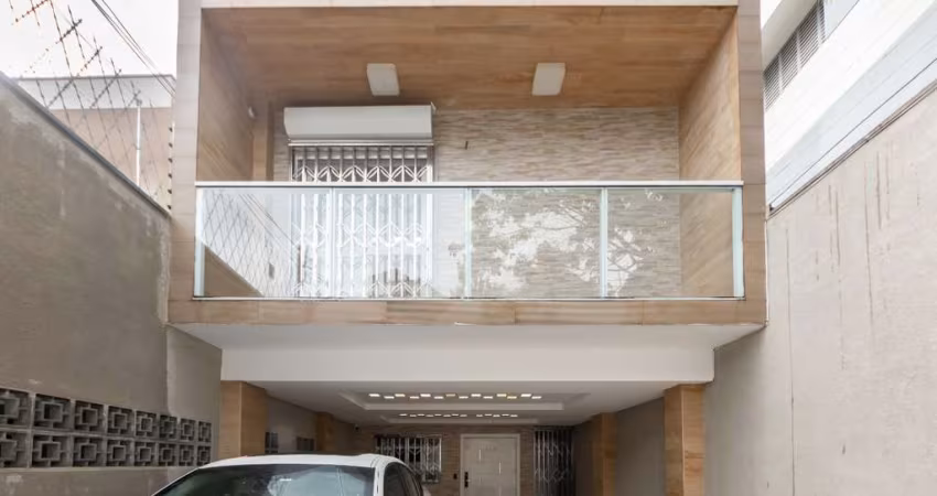 Sobrado para venda com 4 quartos, sendo 4 suítes, 200m²