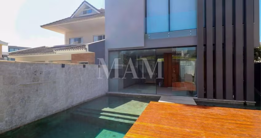 Casa com 4 suítes, piscina, lago, projeto contemporaneo à venda no Condomínio Riviera Del Sol