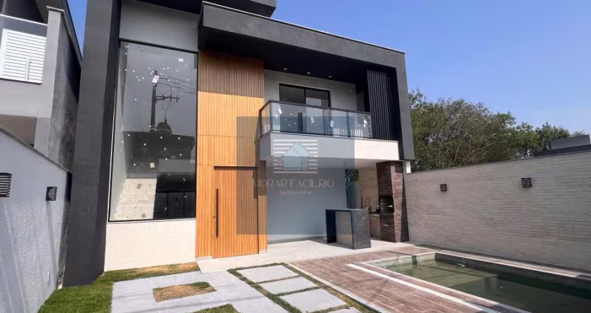 Casa com 4 Suítes, Piscina com Iluminação e Prainha, Garagem com tomada para veículo elétrico
