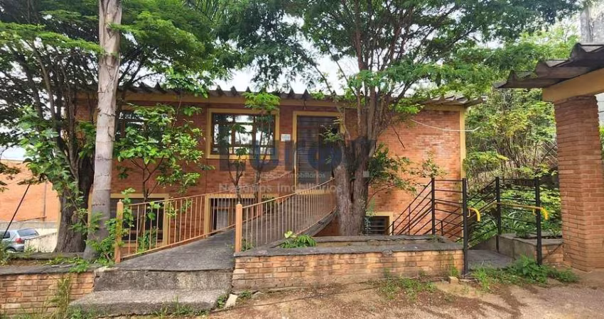 Prédio com 3 salas em Zoneamento Industrial para Locação - Valinhos / SP