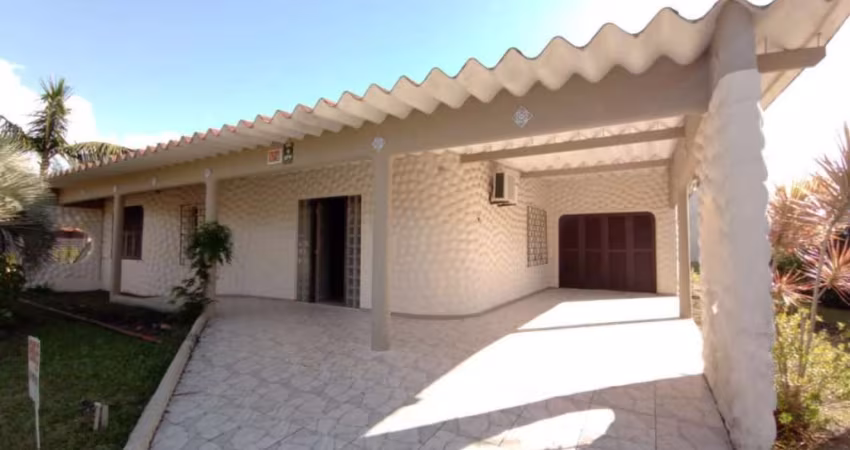 Casa em condomínio fechado com 3 quartos à venda na Ipê, 379, Atlântida, Xangri-Lá