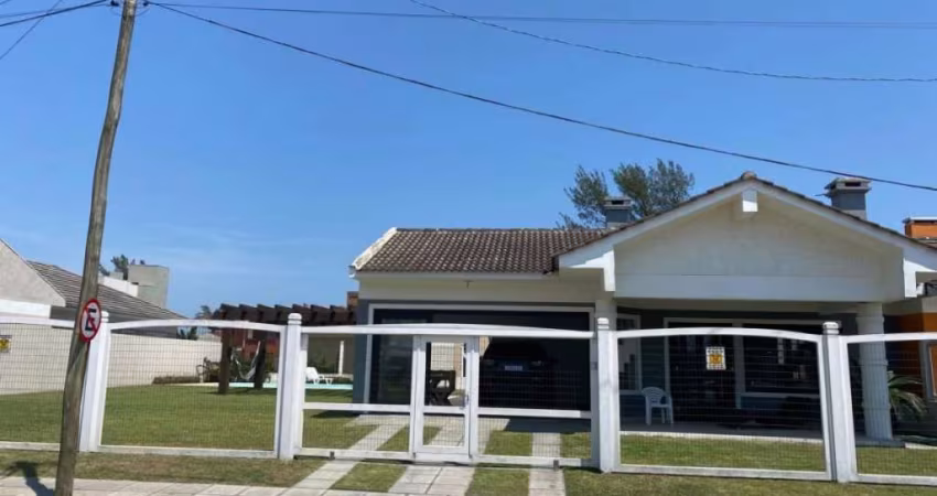 Casa em condomínio fechado com 3 quartos à venda na Rua Das Azaléias, 699, Noiva Do Mar, Xangri-Lá