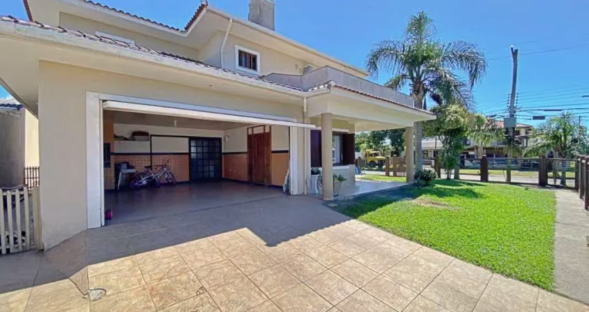 Elegance imóveis: belíssimo sobrado com 3 dormitórios, semimobiliado, em localização privilegiada na praia de xangri-lá.