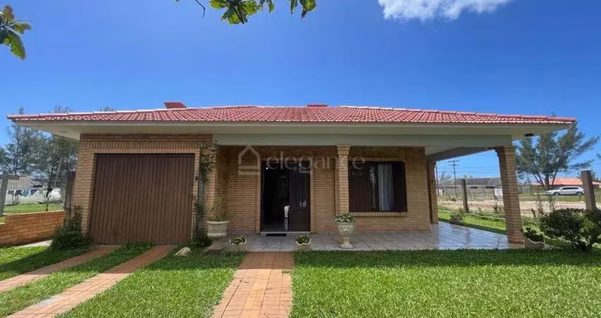 Venha conhecer esta maravilhosa casa térrea na praia de arpoador, xangri-lá.