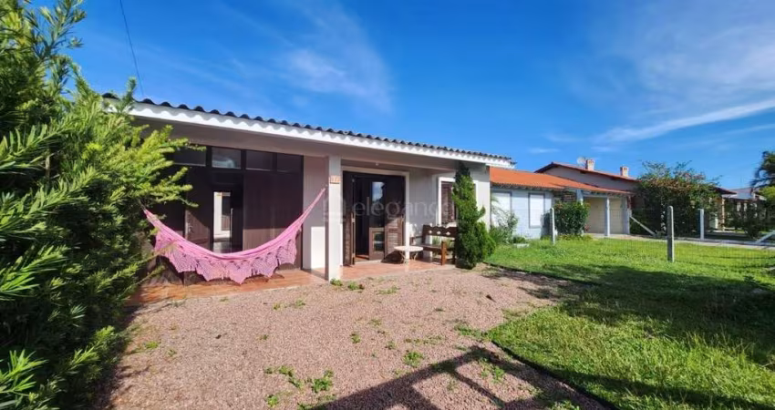 Casa em condomínio fechado com 2 quartos à venda na Avenida Interbalneários, 572, Rainha do Mar, Xangri-Lá