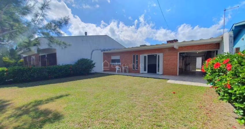 Casa com 2 quartos à venda na Begônias, 334, Noiva Do Mar, Xangri-Lá