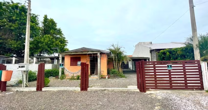 Casa em condomínio fechado com 2 quartos à venda na Alameda Safira, 858, Rainha do Mar, Xangri-Lá