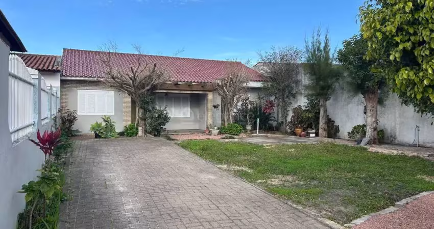 Casa com 3 quartos à venda na Rio Das Contas, 404, Centro, Xangri-Lá