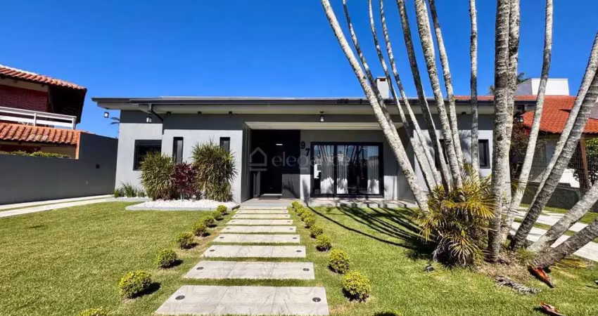 Casa com 04 suítes, mobiliado na praia de atlântida.