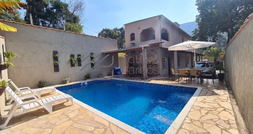Casa com piscina que aceita financiamento
