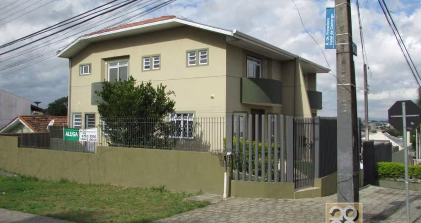 Sobrado - R Ebraim Sebastiao de Castro, 184 - Santa Cândida - Curitiba PR